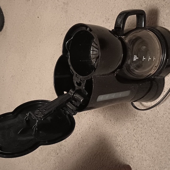 5/$20 Walmart 5cup coffee maker model 511400 - Picture 2 of 4